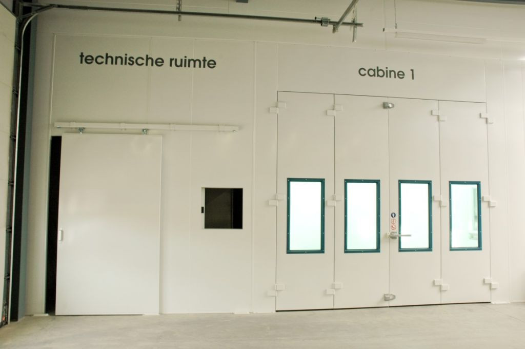 Spuitcabine met technische ruimte Spuitcabine met technische ruimte