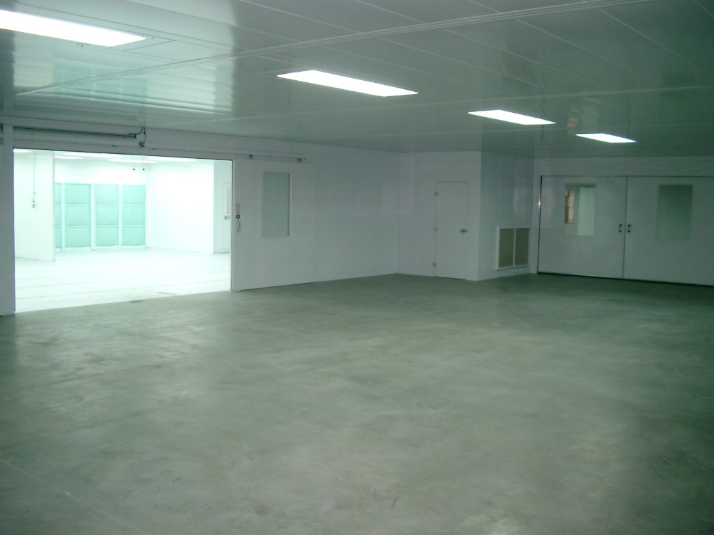 Droogcabine dicht bij spuitwand voor optimale product flow