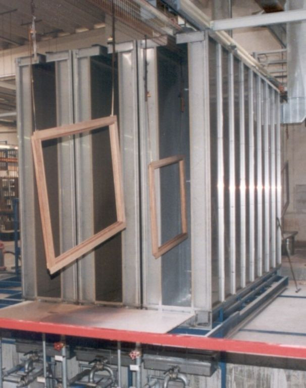 3 flowcoat tunnels (= 3 kleuren) op verrijdbaar platform