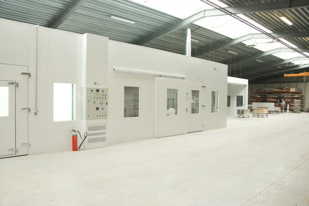 Total paint workshop for woodworking industry: machines to sand, paint and dry the paint Total paint workshop for woodworking industry: machines to sand, paint and dry the paint