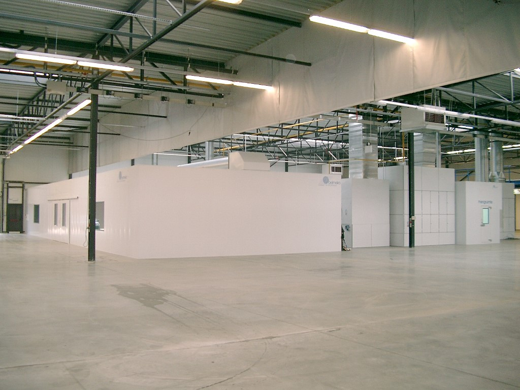 Coating plant with active carbon filtration system Coating plant with active carbon filtration system