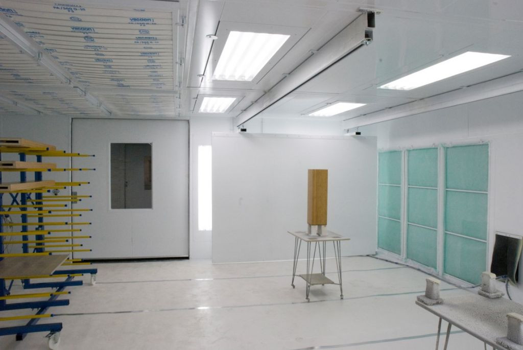 Wet paint booth for wood working industry Wet paint booth for wood working industry