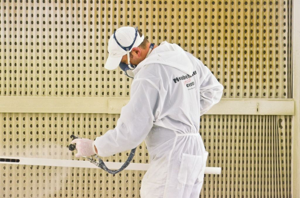 Painter in front of an andrea filtering Painter in front of an andrea filtering
