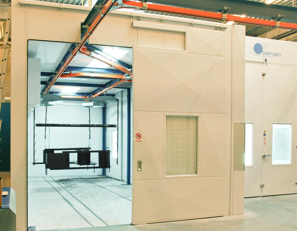 Paint shop: drying oven with direct access to spray booth