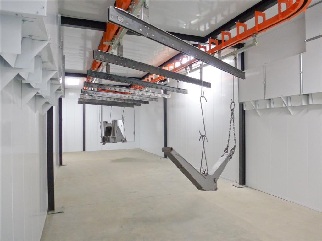 Wet paint drying oven for heavy machines with P&F conveyor