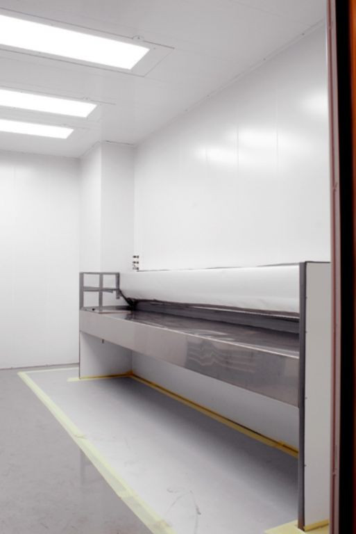 Long table with ventilation