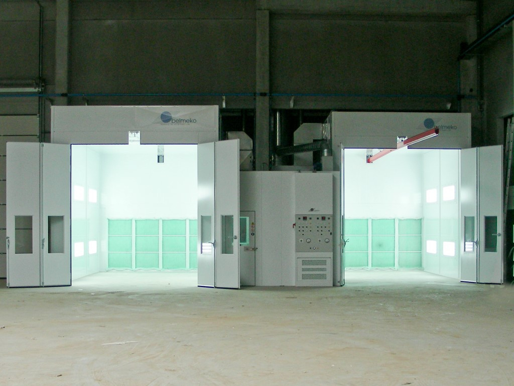Dubbele spuitcabine, voorbereid voor een later monorailsysteem, takel Dubbele spuitcabine, voorbereid voor een later monorailsysteem, takel