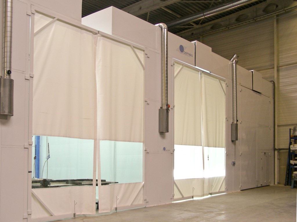 Totale verfinstallatie: straalcabine met wascabine en spuitcabine. Allen met gleuf. Totale verfinstallatie: straalcabine met wascabine en spuitcabine. Allen met gleuf.