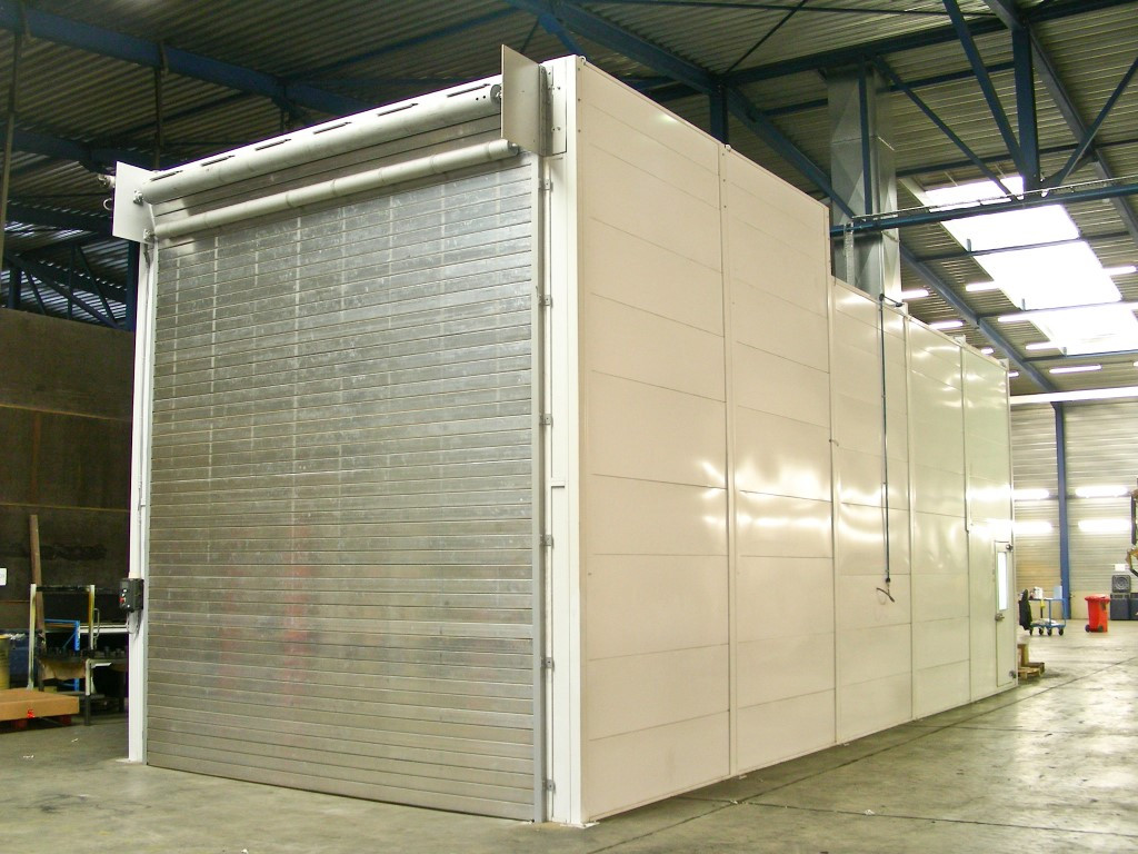 Verfcabine met rolpoort Verfcabine met rolpoort
