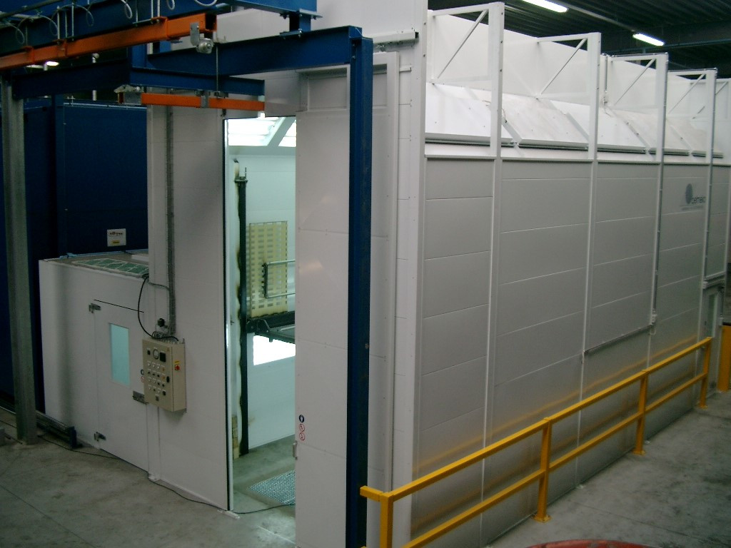 Hoge industriële spuitcabine met verfmengruimte Hoge industriële spuitcabine met verfmengruimte