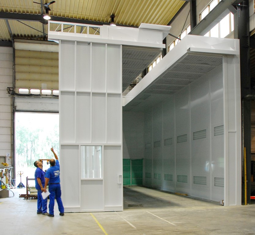 6m hoge spuitcabine voor een machinebouwer 6m hoge spuitcabine voor een machinebouwer