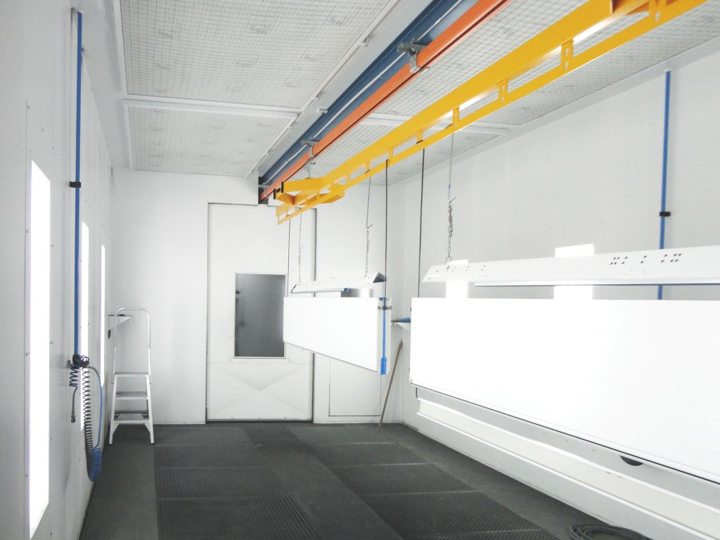 Droge spuitcabine met vertikale ventilatie met VOS filter Droge spuitcabine met vertikale ventilatie met VOS filter