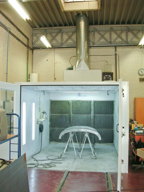 Cabine de peinture avec filtration d’air par charbon actif Cabine de peinture avec filtration d’air par charbon actif