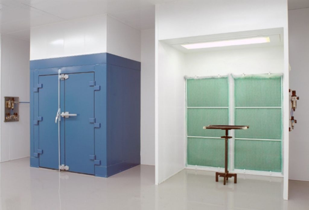 Wet paint curing oven with open spray booth Wet paint curing oven with open spray booth
