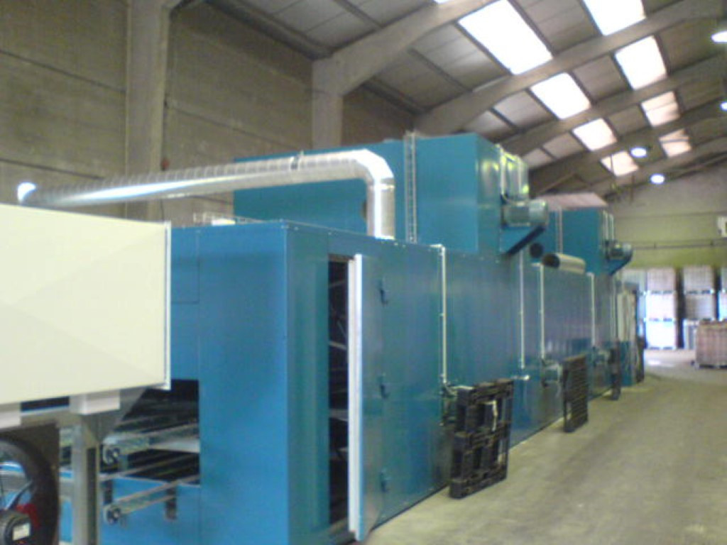 Conveyor cure oven with integrated belt conveyor Conveyor cure oven with integrated belt conveyor