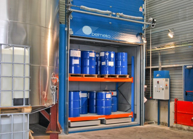 Opwarmoven voor stockeren en opwarmen van chemische producten in drums & IBC’s 