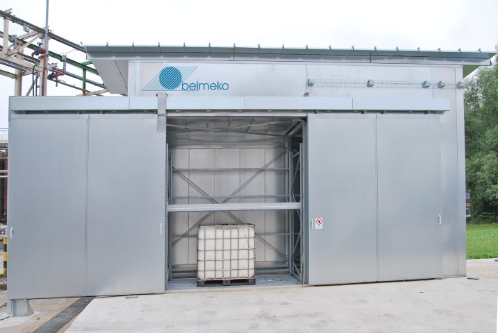 Stellingcontainer voor vaten en IBC’s met verwarming : buitenopstelling voor 8 IBC-containers