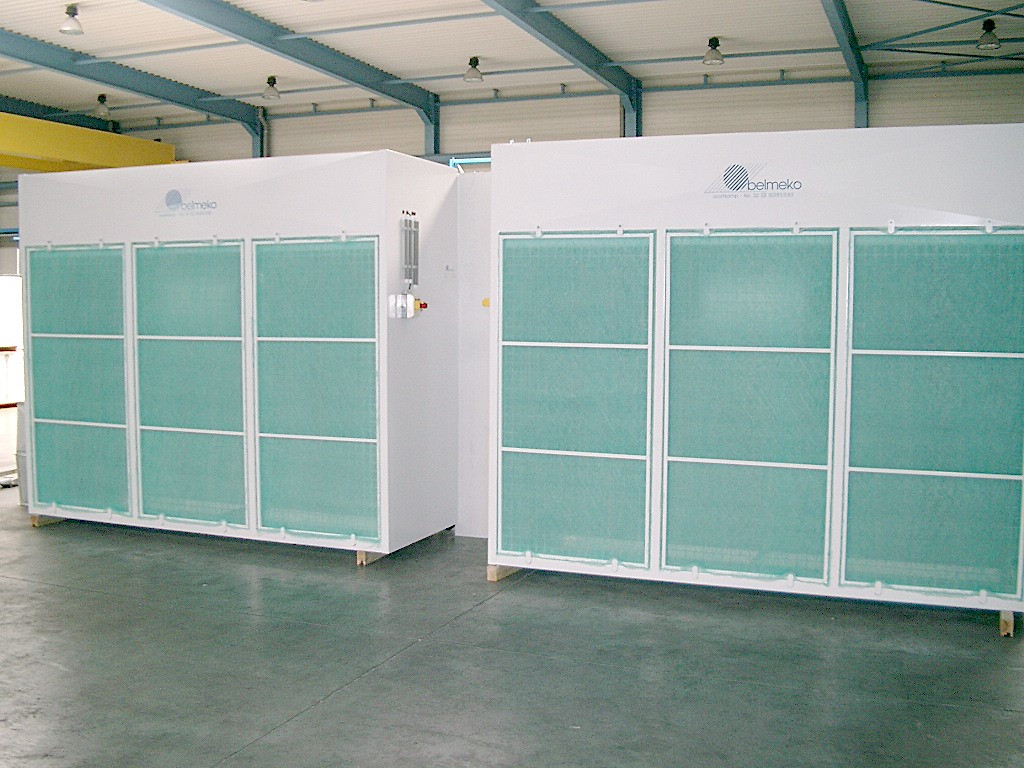 Twee spuitwanden van elk 3m x 2m met paint-stop filters