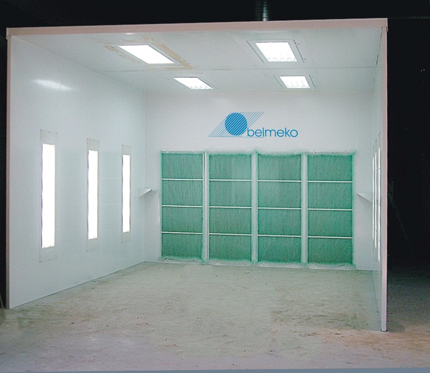 Spuitwand met lange voorbouw voor grote stukken