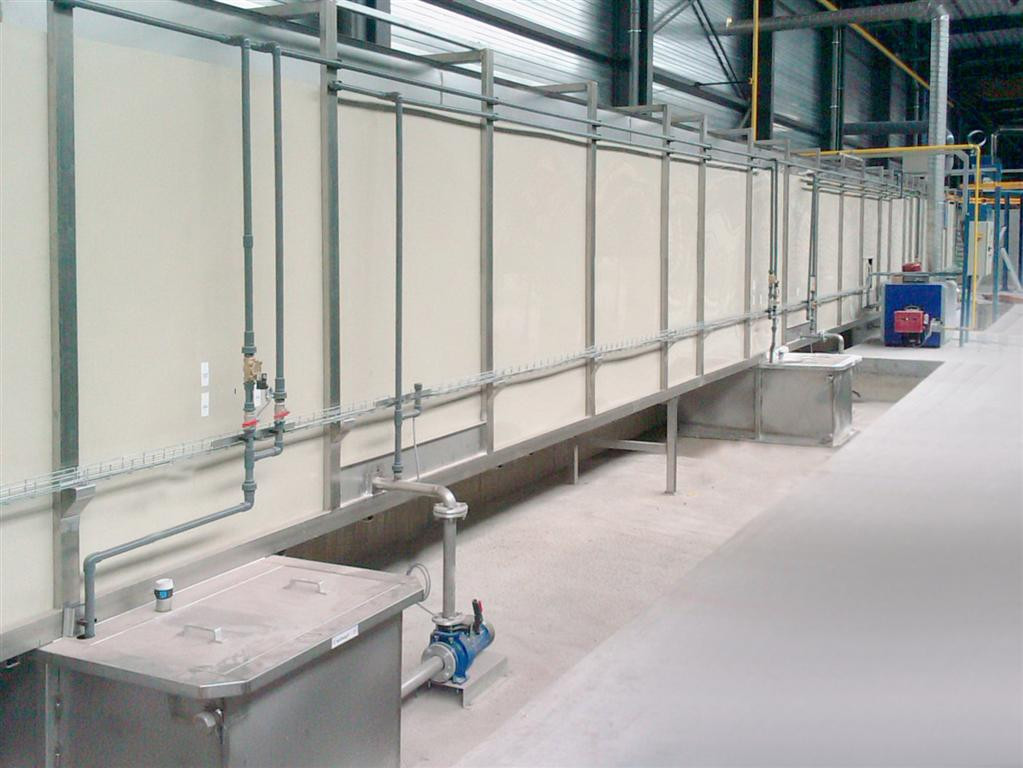 Surface treatment tunnel made of polypropylene having a minimal consumption of energy, water and chemicals