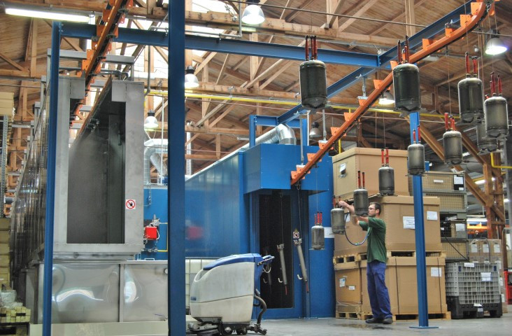 Tunnel for chemical pretreatment – degreasing with continuous conveyor