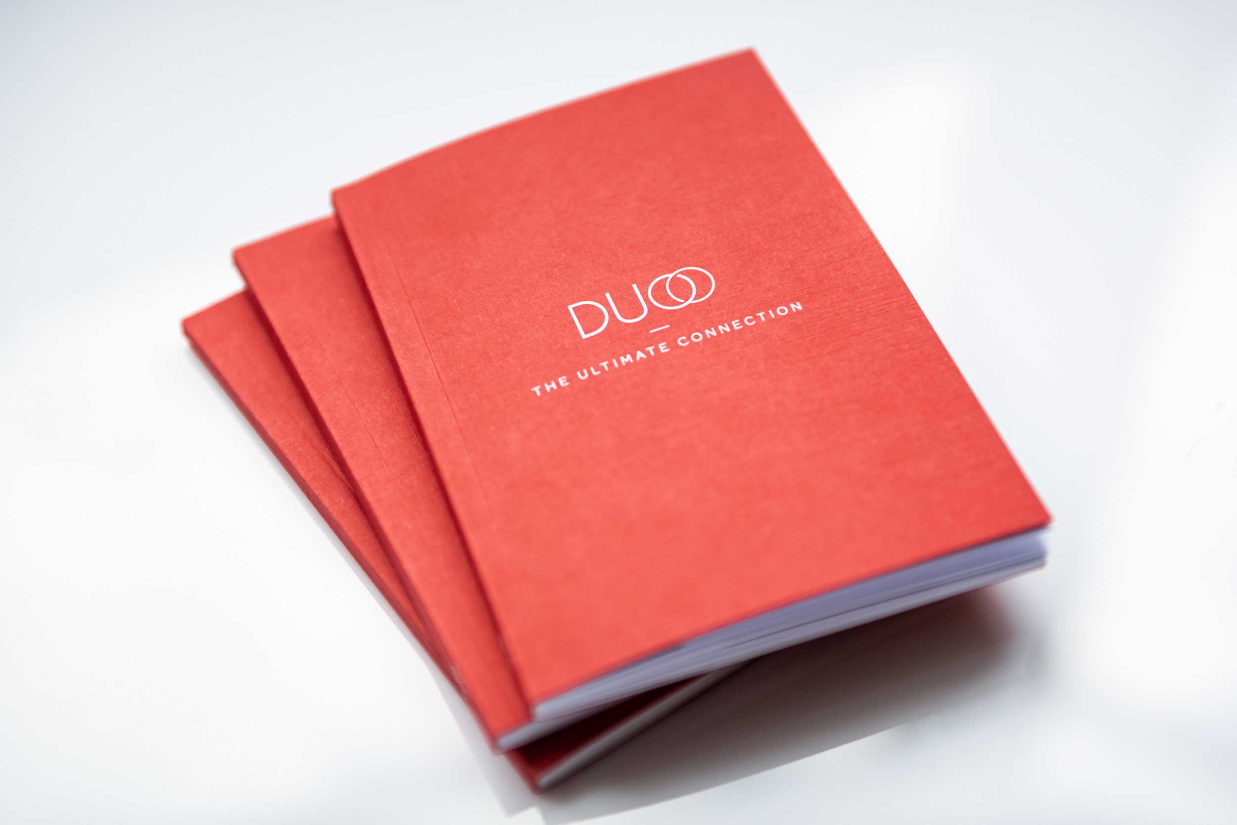 Een mooie folder of brochure die overtuigt? Contacteer communicatiebureau Capone uit Kortrijk.