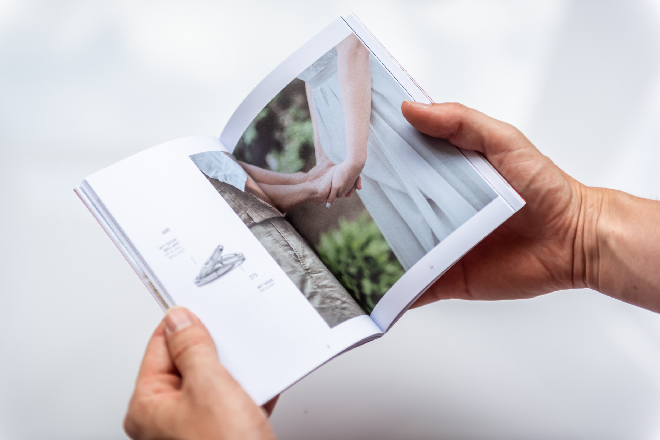Detail van de stijlvolle brochure van DUO Trouwringen