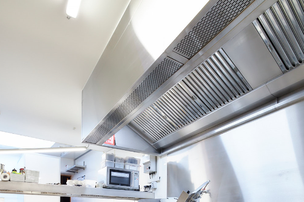Professionele dampkappen, geen enkele is dezelfde! Geen enkele keuken is dezelfde: elk ventilatiesysteem vereist dus maatwerk. Lees hier wat de...