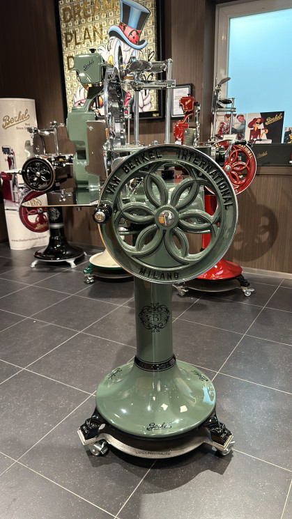 Berkel B114 Catalogusprijs 2024 excl. btw Prijs af fabriek. Op basis van afhaling. Exclusief...