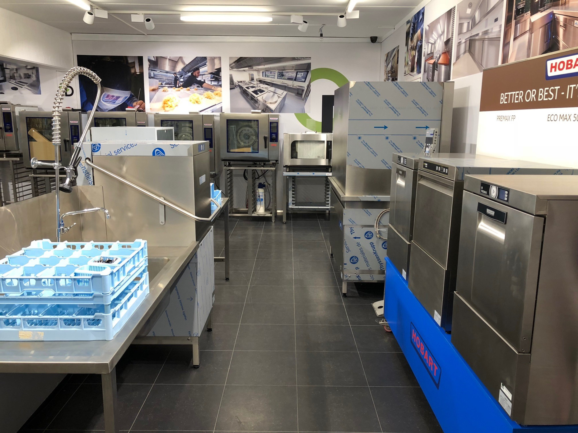 Nieuwe showroom ! Bij onze uitbreiding van het bedrijf werd naast nieuwe burelen en stockhal ook de showroom...