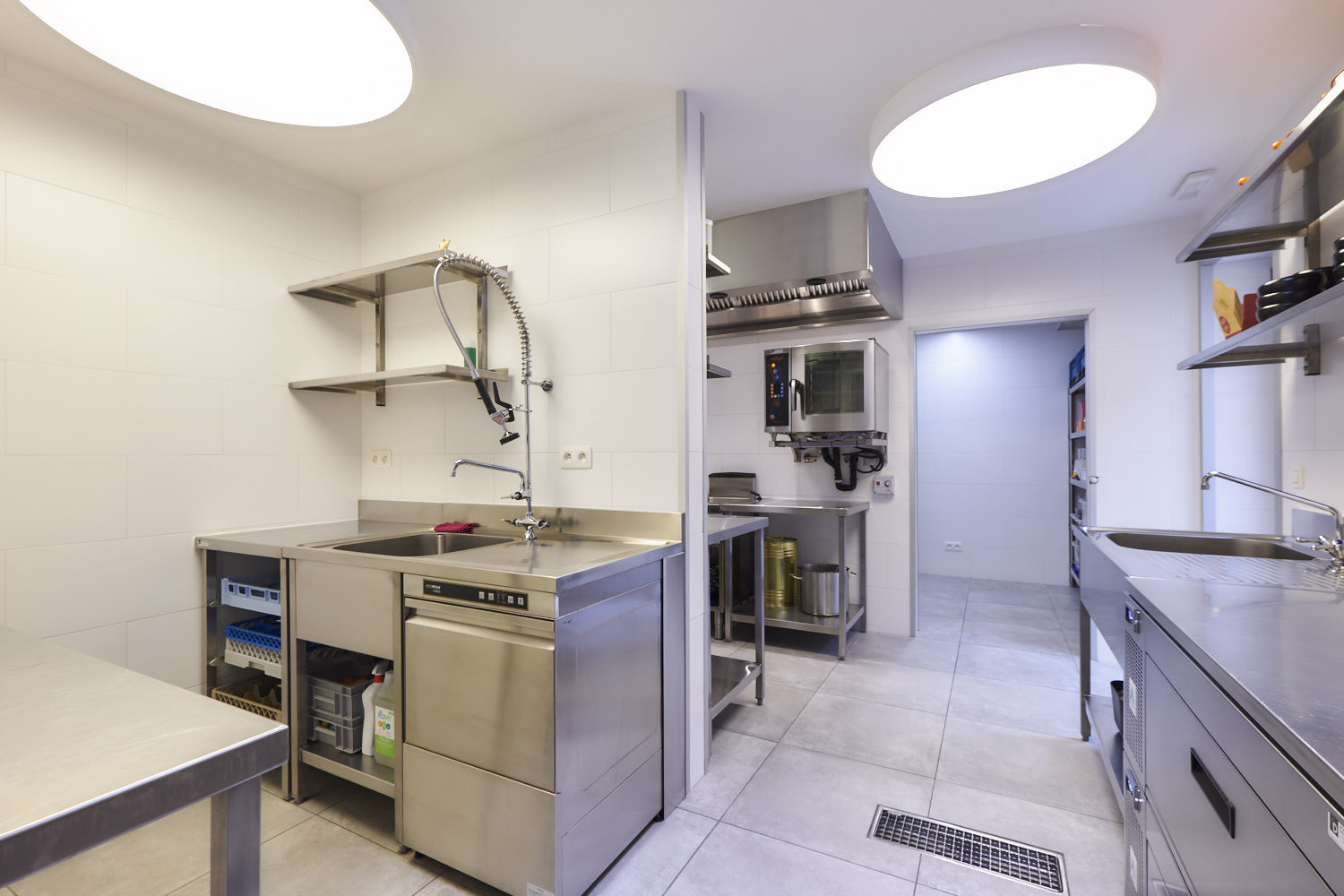 De Overburen Roeselare Bij de Overburen te Roeselare kom je langs voor lekker eten, leuke muziek en verfrissende...