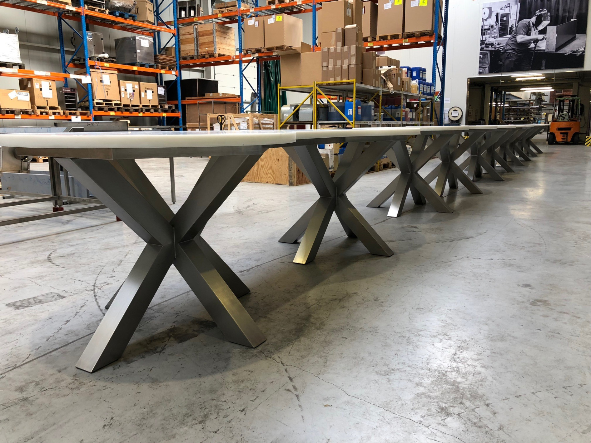 Kruispoot design versnijtafels Dit is CD Constructs, daarom komt men naar ons. Een unieke snijtafel, van eigen ontwerp tot...