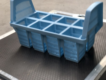 voorzien van geintegreerde beugels - stapelbaar - 8 vakjes - kleur licht blauw
