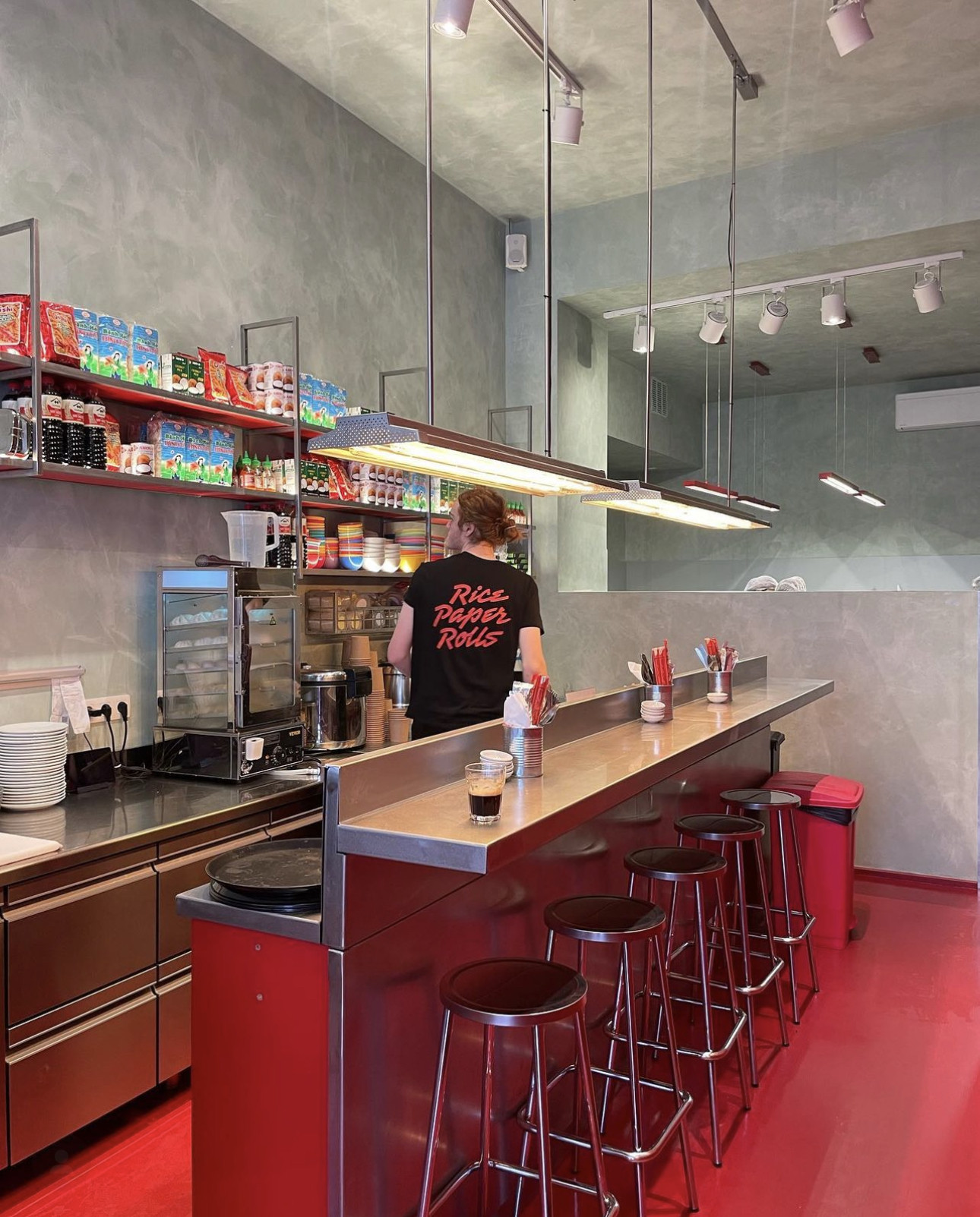 Knees To Chin Antwerpen Ook Knees to chin, de hippe Asian-fusion restaurant keten met specialisatie in smakelijke rice...