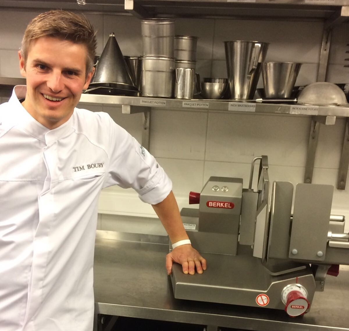 Onlangs mocht Michelinchef Tim BOURY zijn Berkel B834 full inox in ontvangst nemen. Grote chefs...