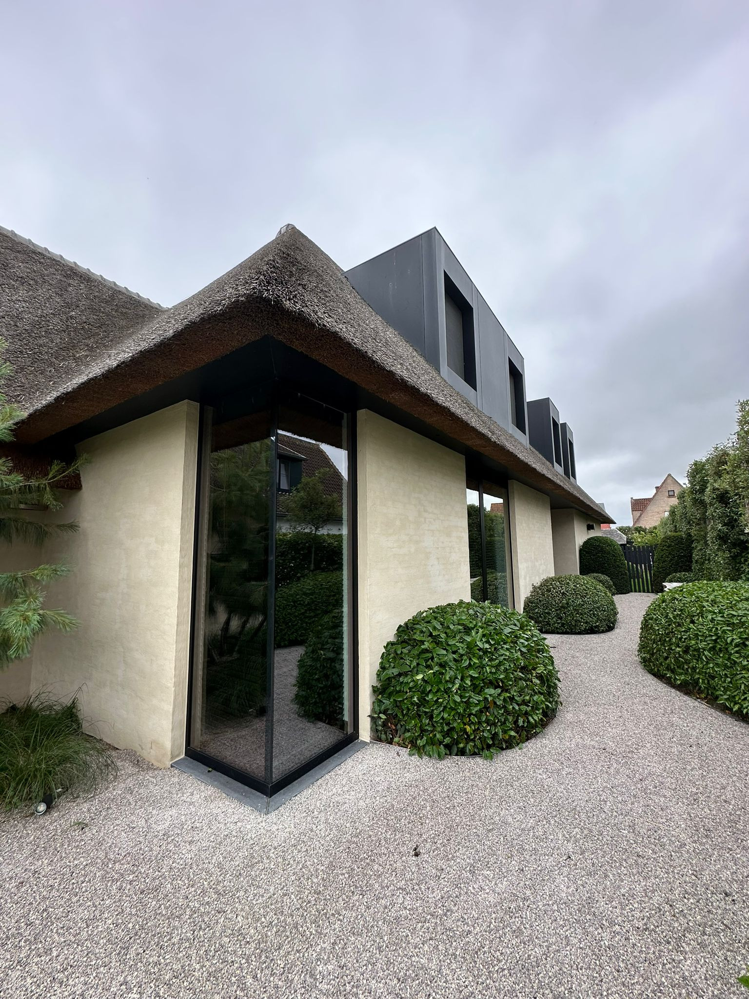 Architecturale steellook ramen die je woning karakter geven.