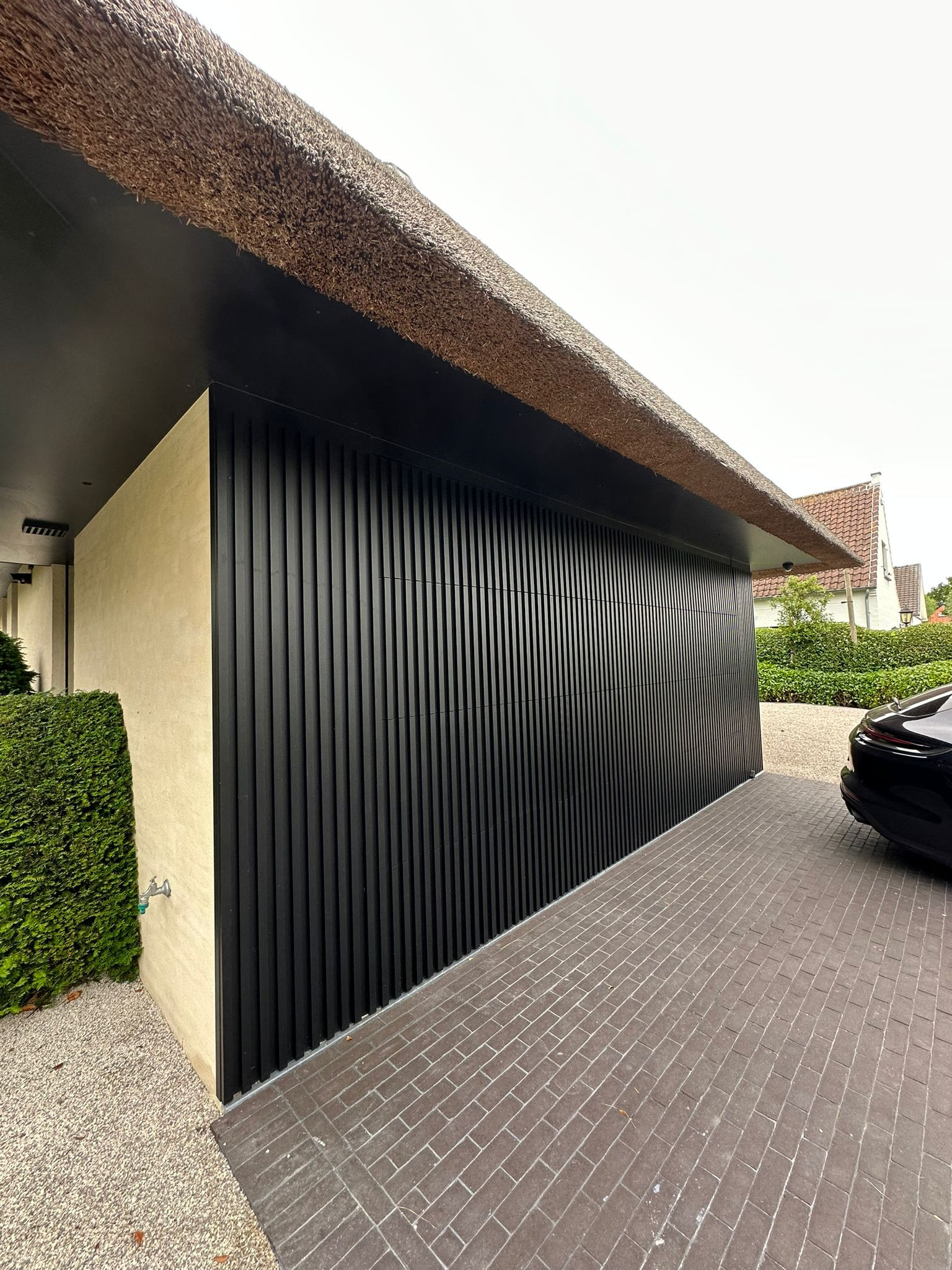Stijlvolle buitenafwerking, ook voor garagepoorten.