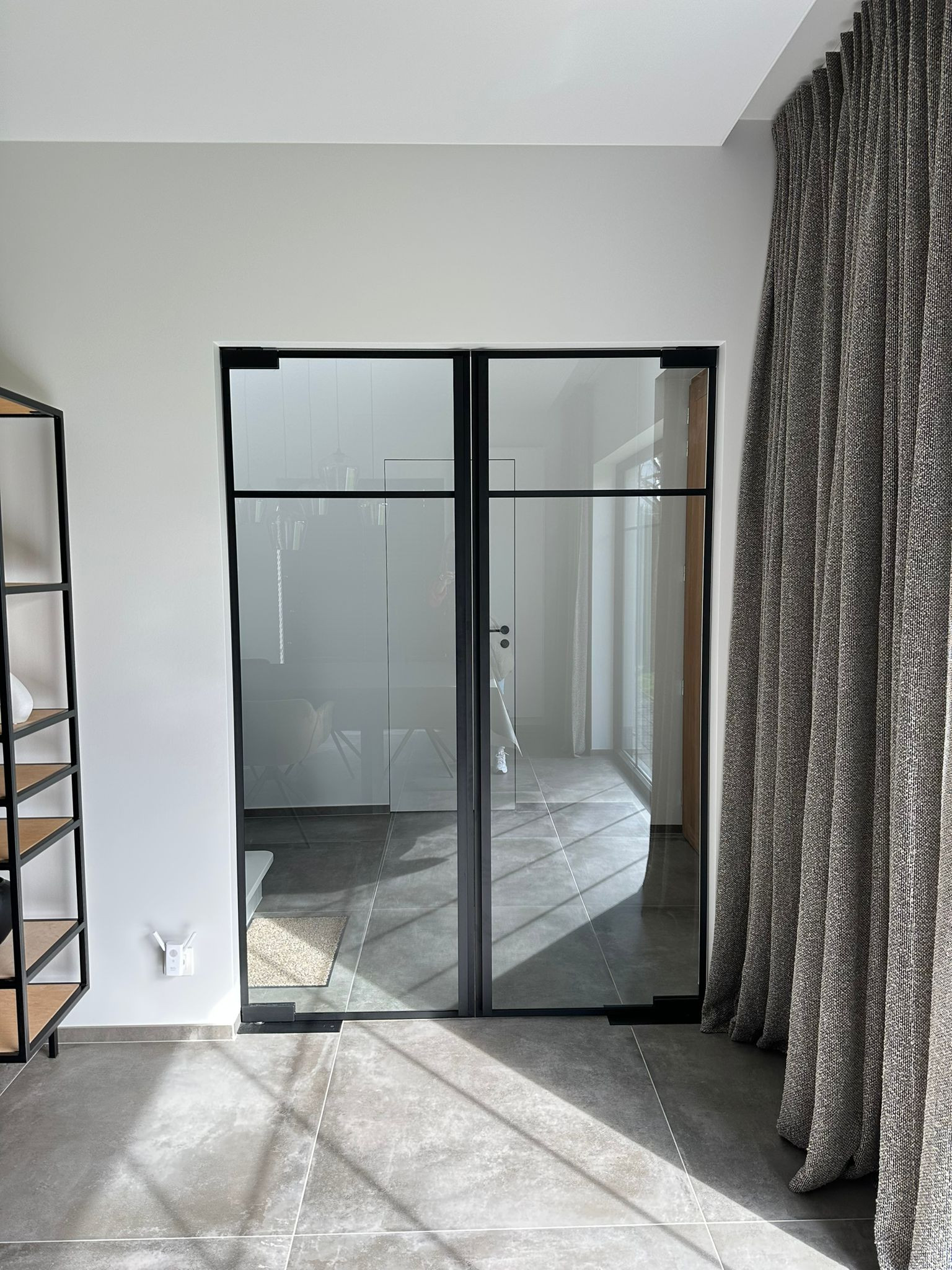 Laat je inspireren door onze realisaties met steellook binnendeuren, schuifdeuren en vaste glaspartijen.