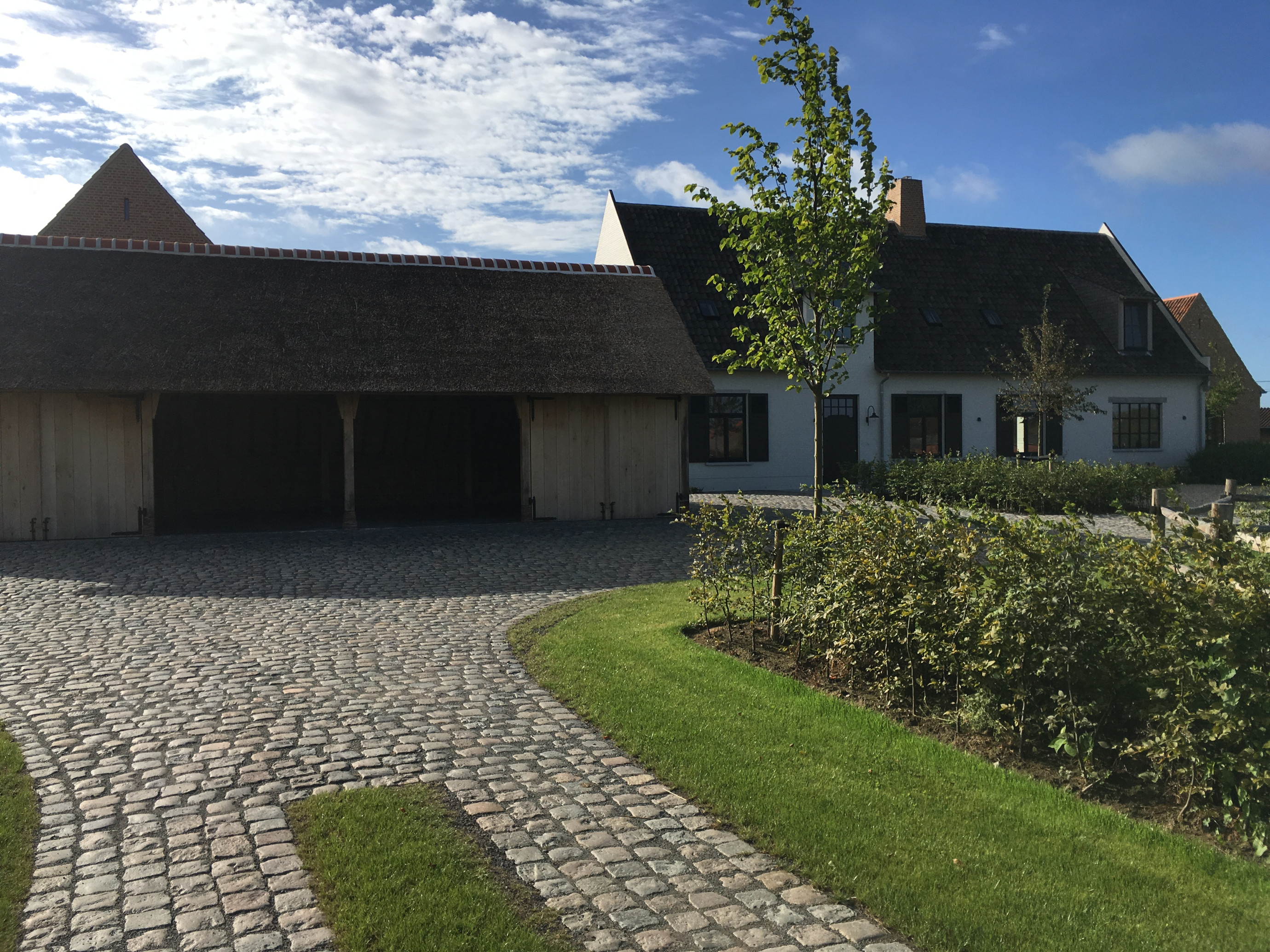 Design en duurzaamheid komen samen in maatwerk buitenschrijnwerk.