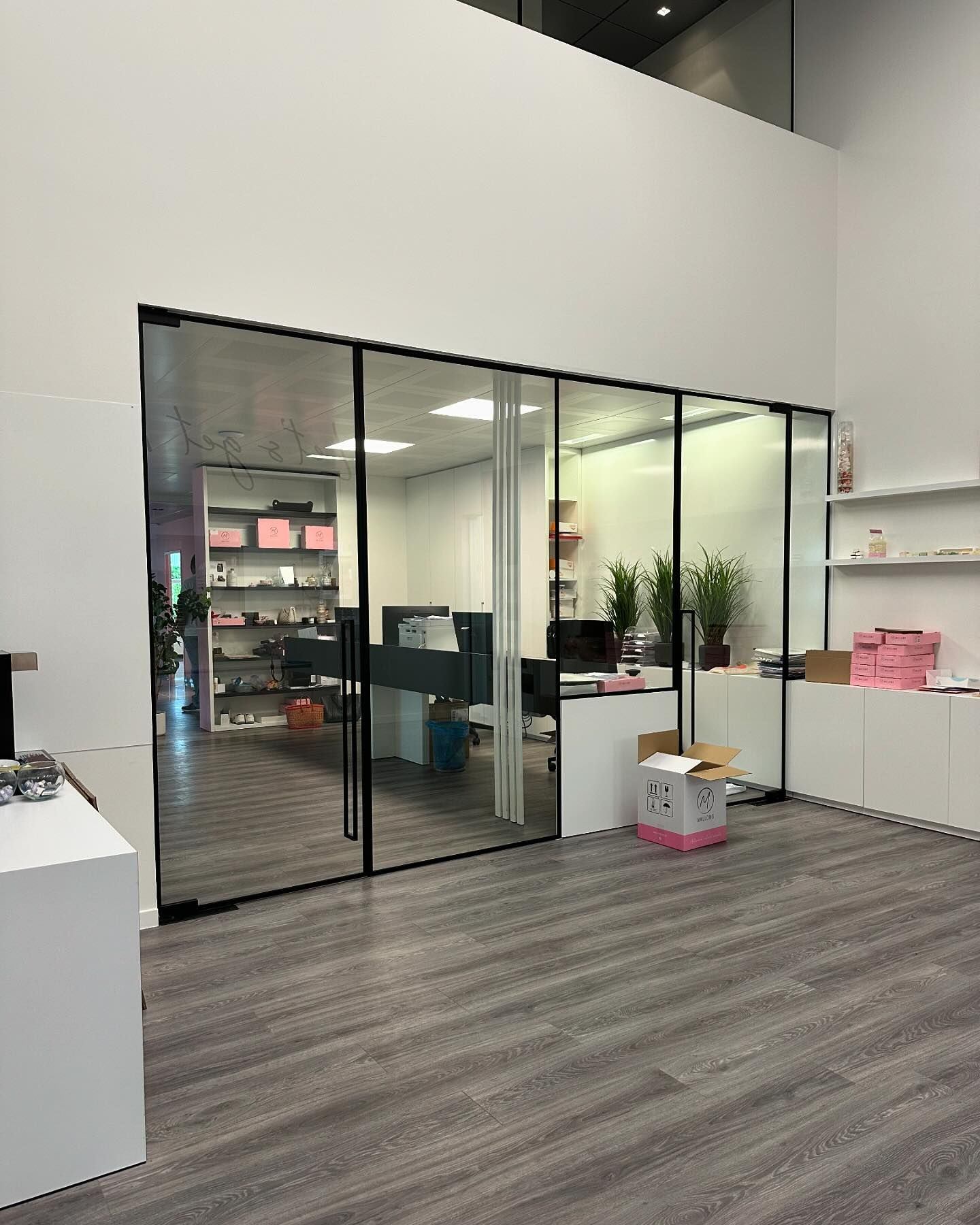 Dubbele glazen deuren creëren een royale doorgang en versterken het open karakter van je interieur.