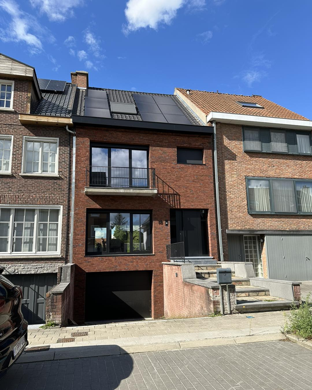 Ontdek inspirerende aluminium ramen en deuren die perfect passen bij moderne en hedendaagse architectuur.