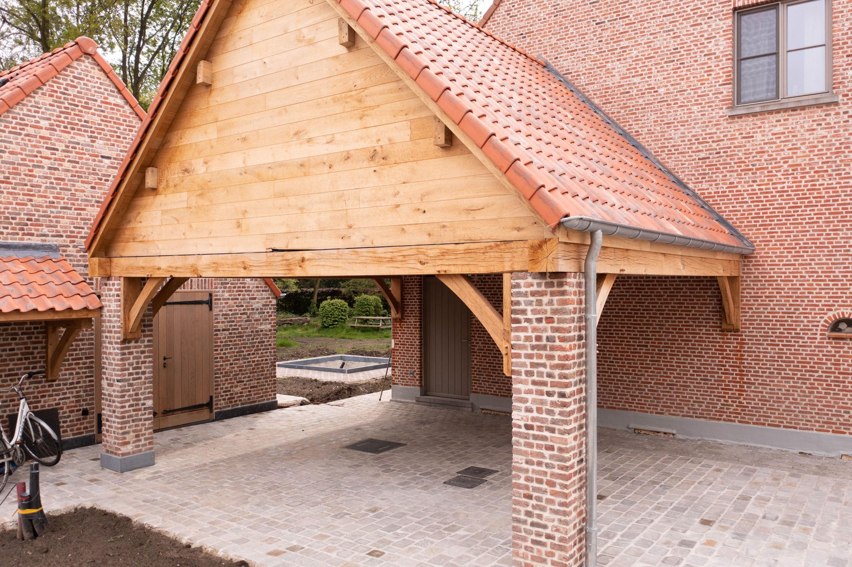 Aanbouw caport in eik - tipgevel