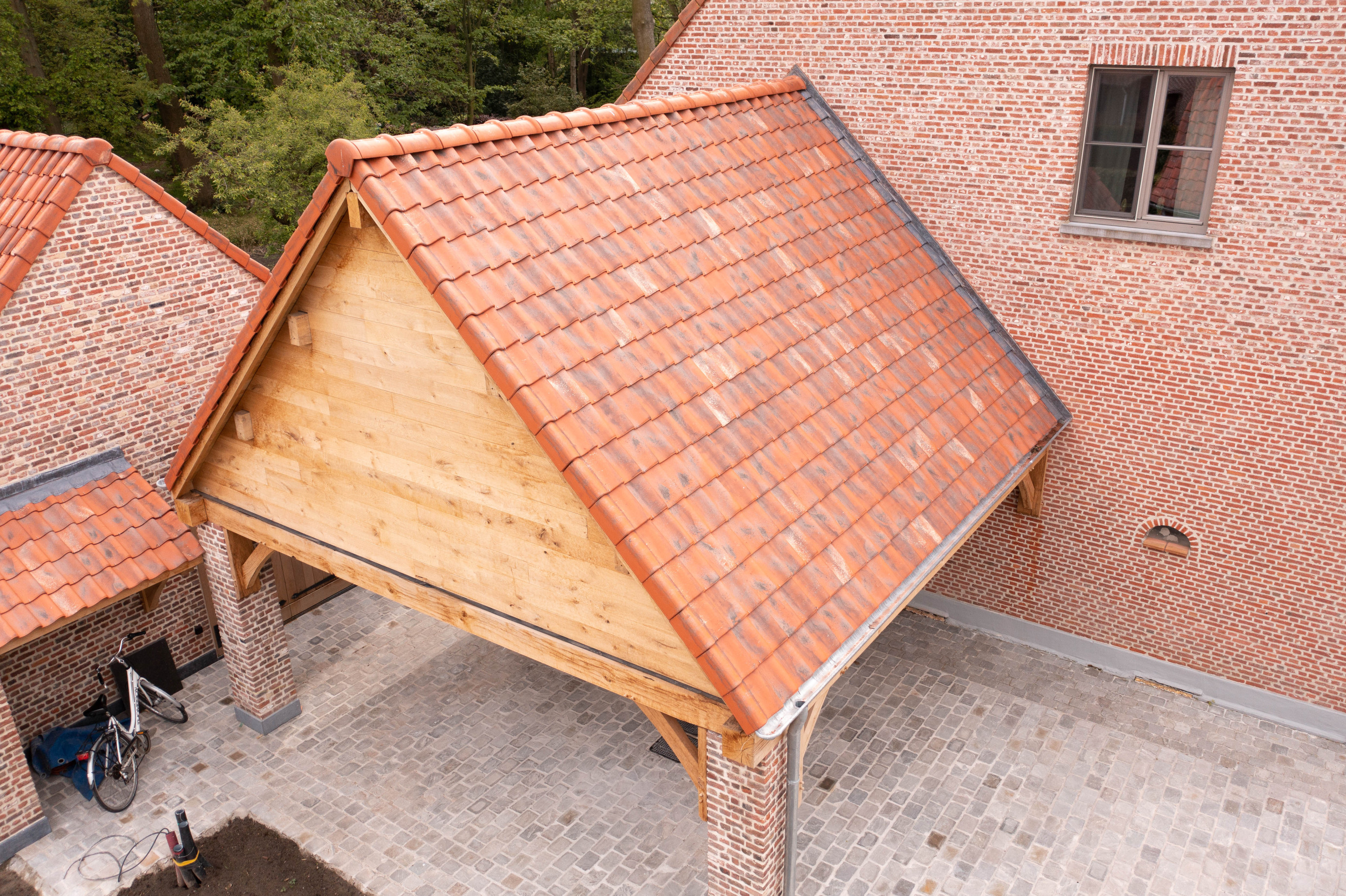 Aanbouw carport in eik - tipgevel 2