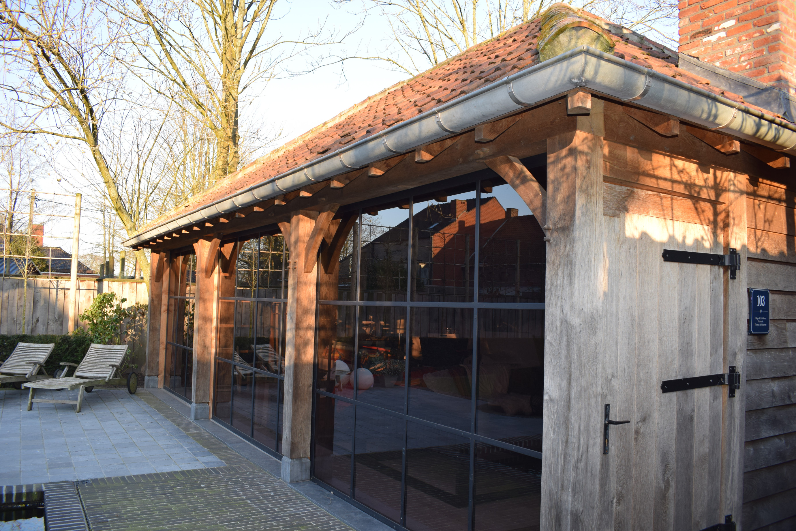 Bijgebouw in eik stalen ramen 3