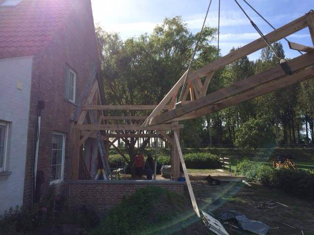 Plaatsen dakconstructie eiken bijgebouw - Cocquyt E&K in samenwerking met Cornelis Hout