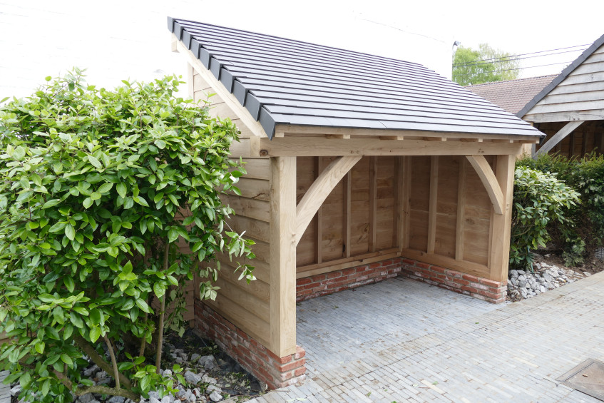 Eikenhouten fietsenberging - Green Oak in samenwerking met Cornelis Hout Deze eiken fietsenberging op maat werd gerealiseerd door Green Oak met behulp van het houten bouwpakket vervaardigd door Cornelis Hout.