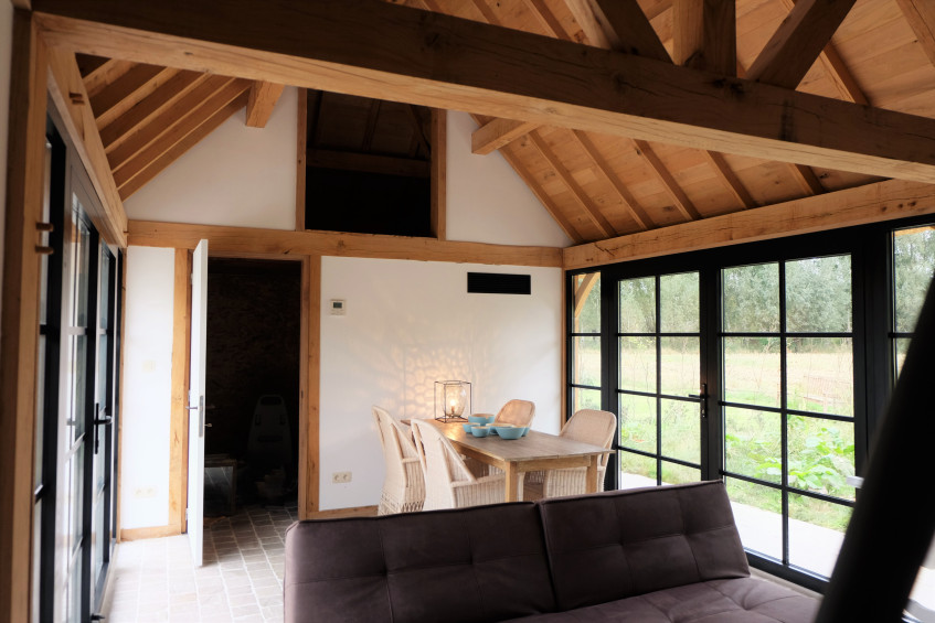 Interieur eiken poolhouse - Vanhauwood in samenwerking met Cornelis Hout Het interieur van dit eiken bijgebouw in Engelse stijl werd deskundig gerealiseerd door Vanhauwood. Voor de opbouw van het eiken bijgebouw werd gebruik gemaakt van een op maat gemaakt eiken bouwpakket vervaardigd door Cornelis Hout.