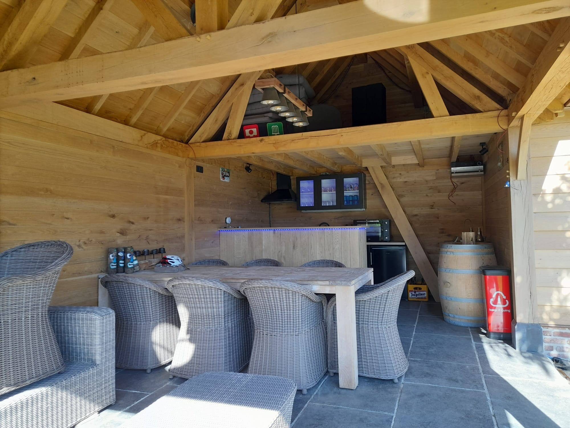 Eiken bijgebouw met bar 2