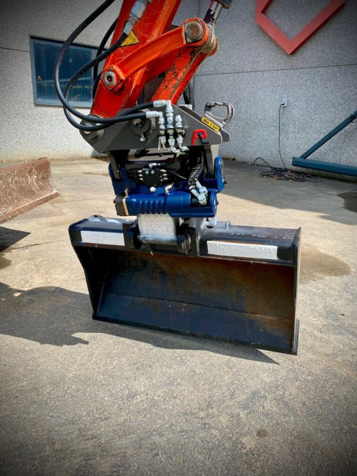 1454 - Minigraver 3,5t met tiltrotator 3