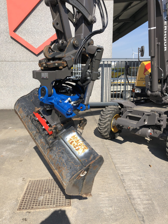 1458 - Rototilt minigravers 6 - 8 ton CW10
